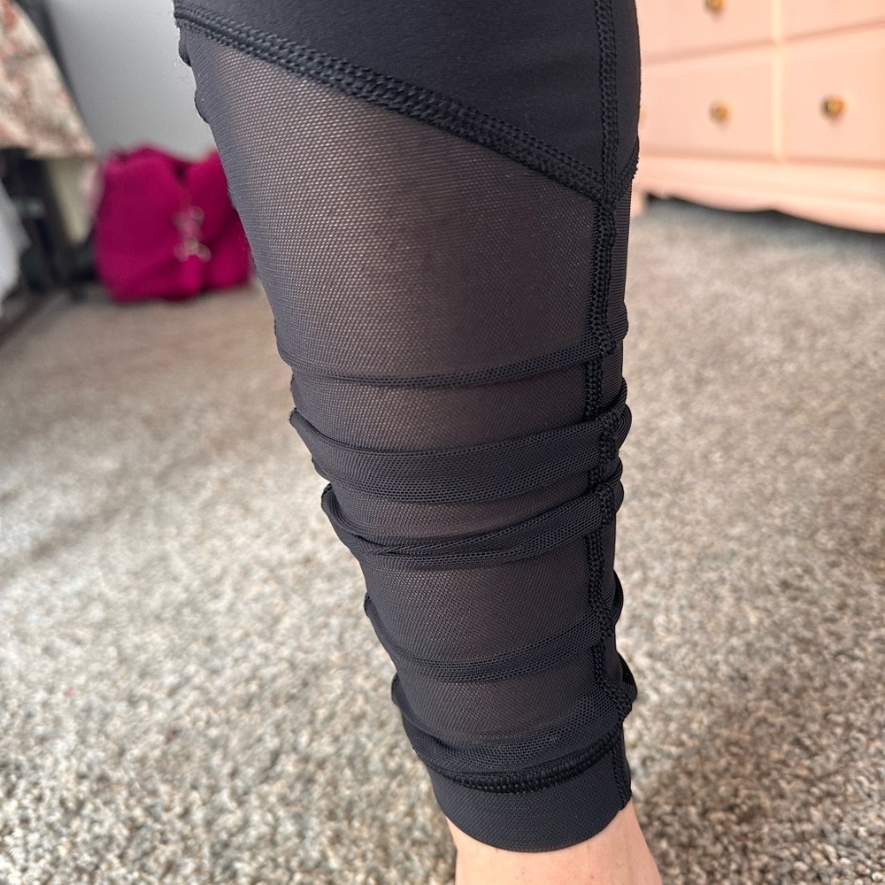 Lululemon Scrunch Sheer Calf Leggings 4 - Picture 5 of 8